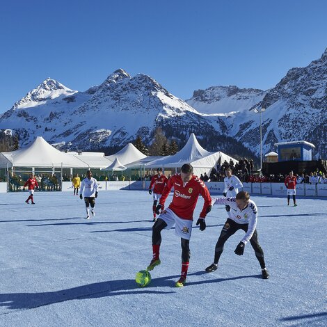 Eis Schneefußball in der Schweiz