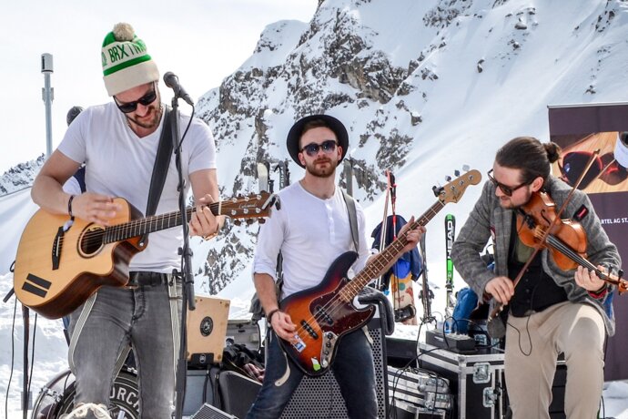 Liveband auf der Hütte | © Uwe Oster