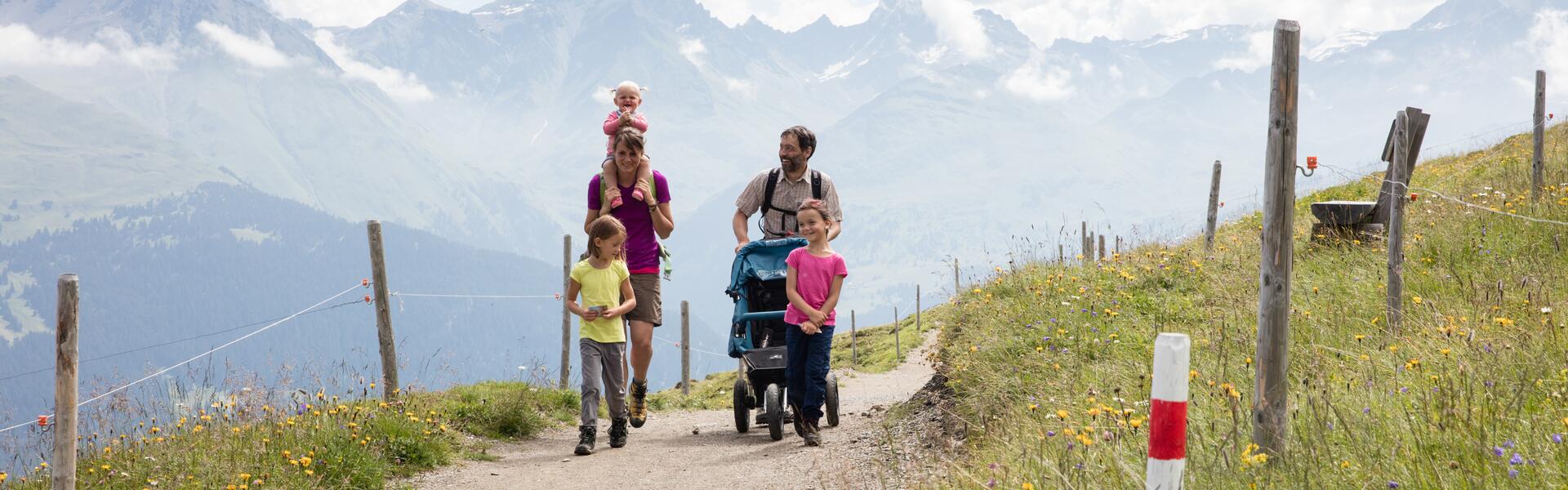 hiking with prams in Arosa | © Tourismus Savognin Bivio Albula AG