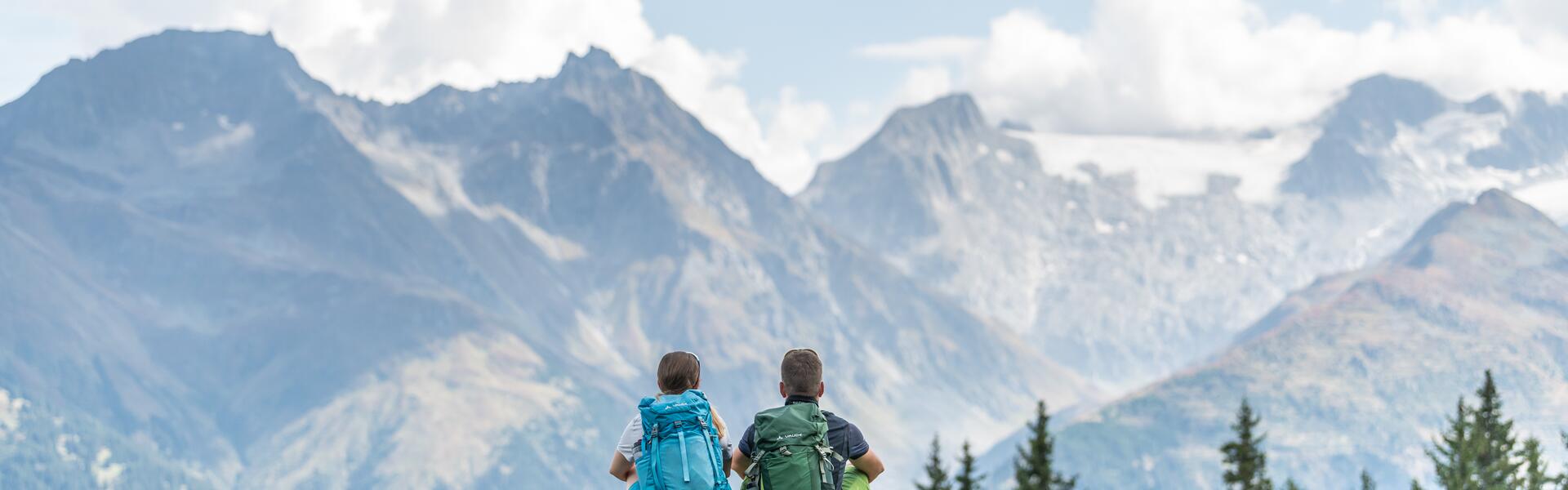 hiking trip with arosa card | © Mattias Nutt Photography