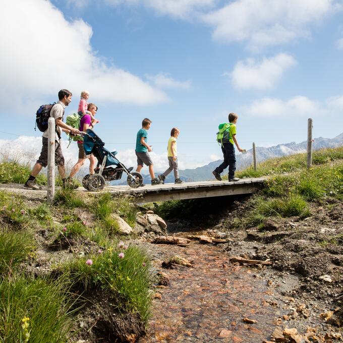 hiking with the family in Arosa | © Tourismus Savognin Bivio Albula AG