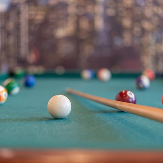 Hotel mit Billard Tisch