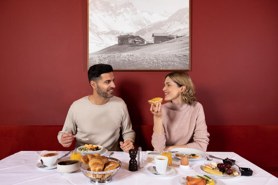 couple having breakfast Arosa