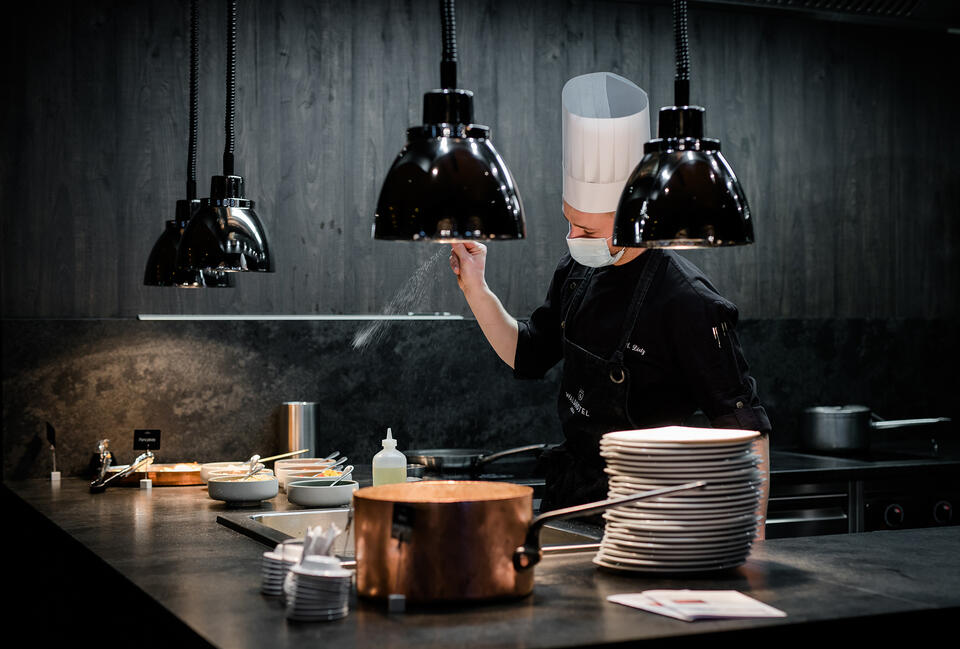 cook at breakfast in the Waldhotel