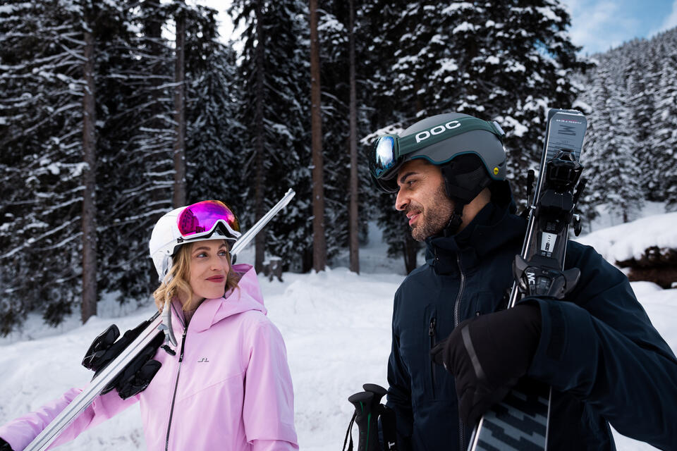 couple on skiing holiday in Arosa