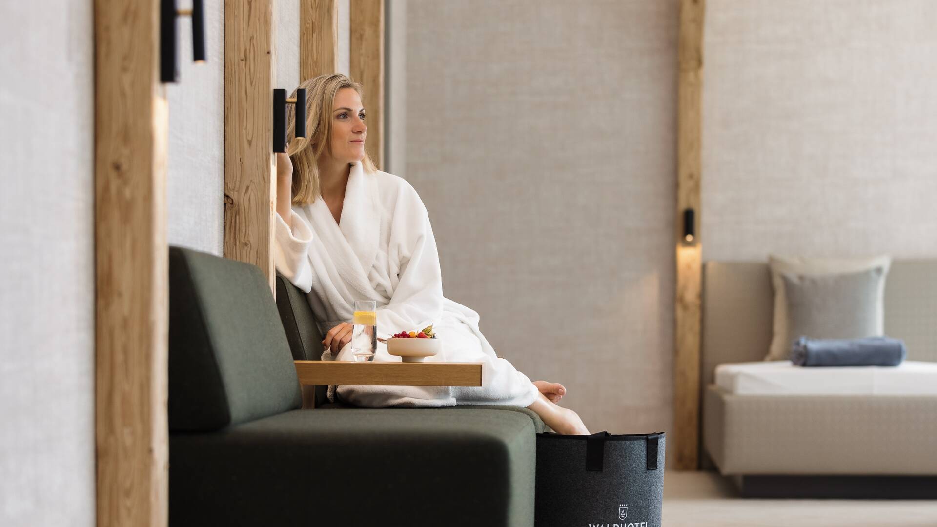 Dame im Wellnessurlaub in Schweiz