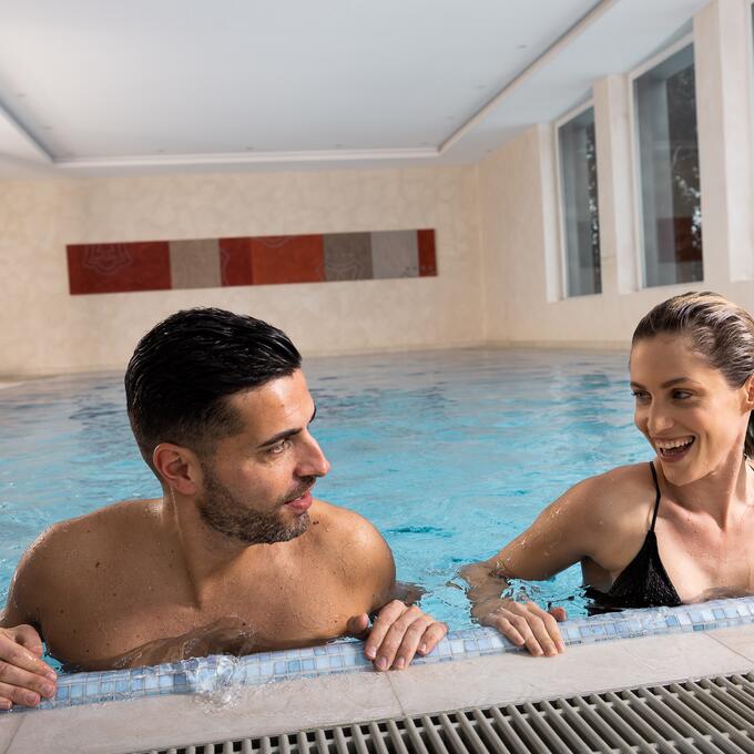 Paar im Wellnessurlaub Arosa