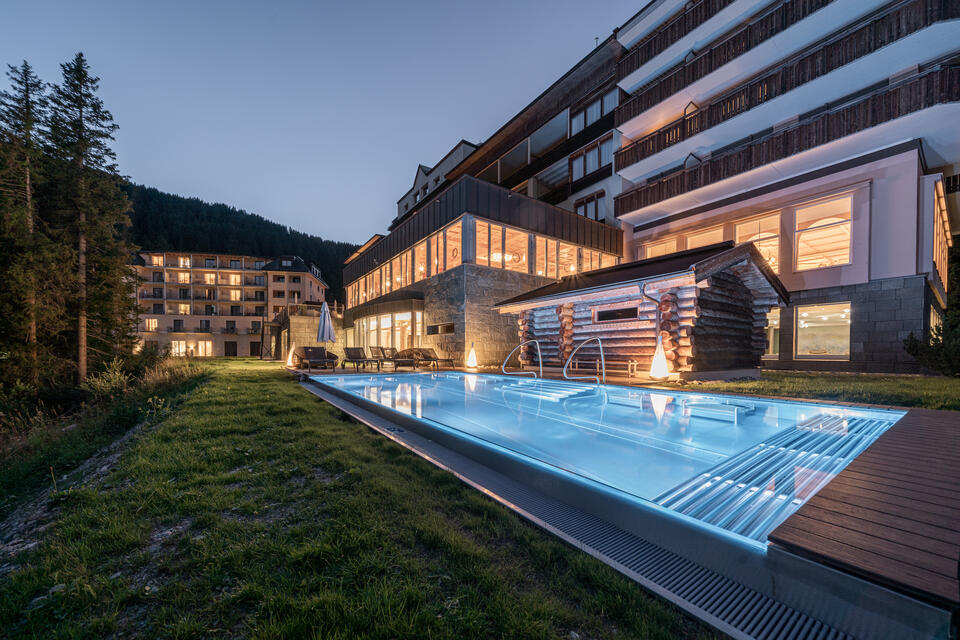 outdoor pool hotel Arosa