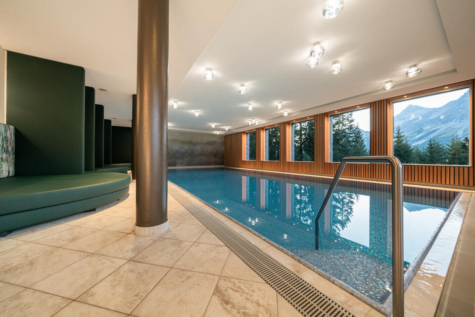 Indoor Pool im Waldhotel Arosa